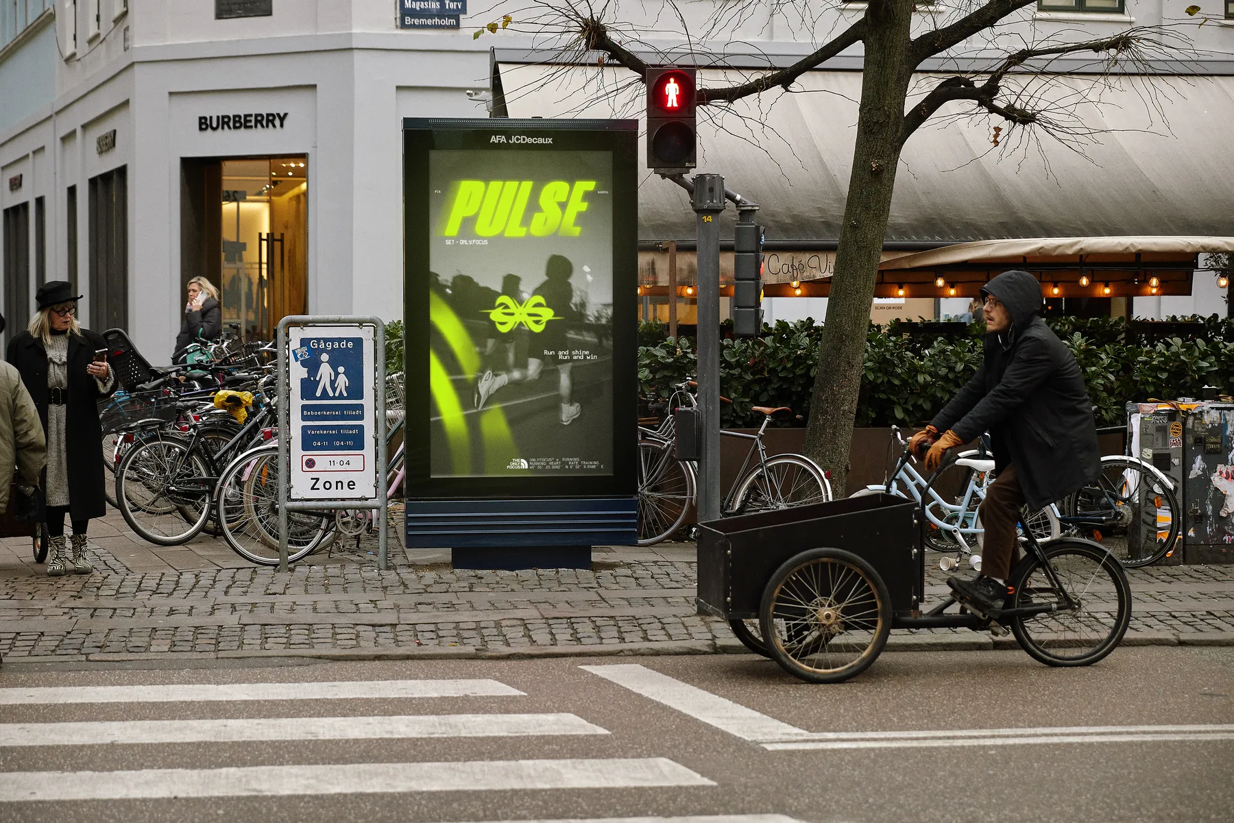 Poster Folio 24–25 — 37